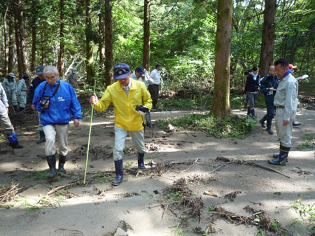 大雨による冠水現場（土砂の堆積は約10cm?60cmあることを確認）